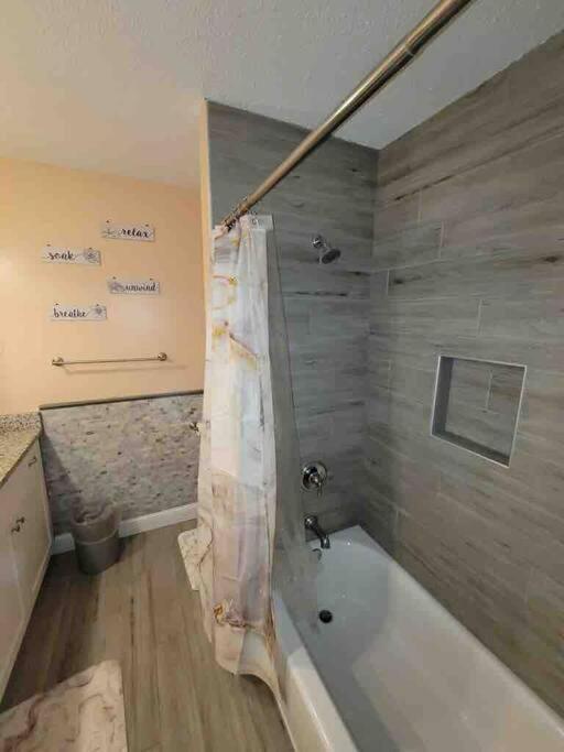 Elegant 2-Bedroom Pet-Friendly Villa W 2 Parking Spaces Хилтън Хед Айлънд Екстериор снимка