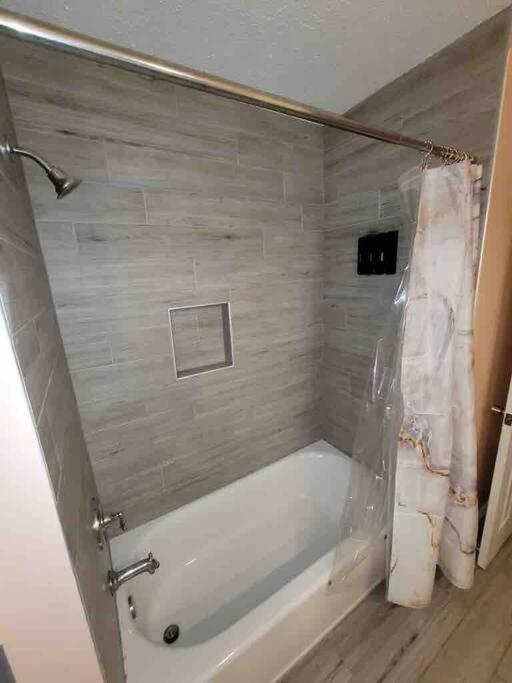 Elegant 2-Bedroom Pet-Friendly Villa W 2 Parking Spaces Хилтън Хед Айлънд Екстериор снимка